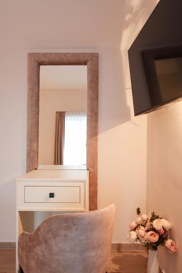 Castello Exclusive Rooms With Breakfast - By Ta Leut Agency Privlaka  Esterno foto